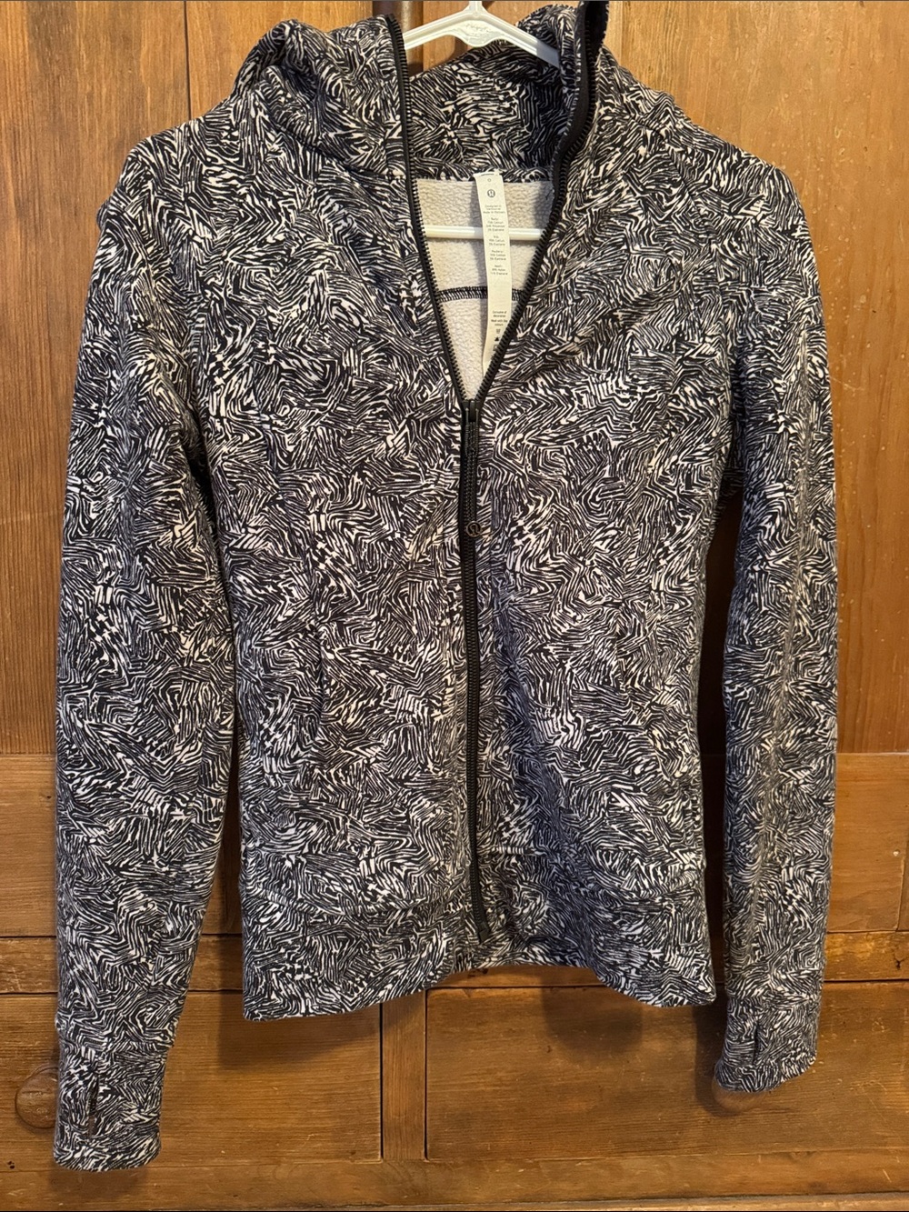 Lululemon Athletica RARE b/w patterned snorkel hoodie
